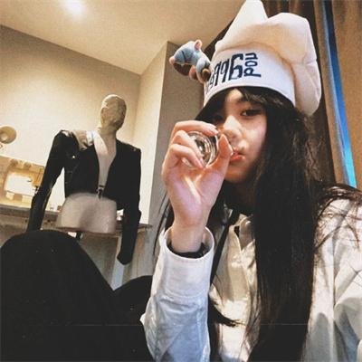 照片的她